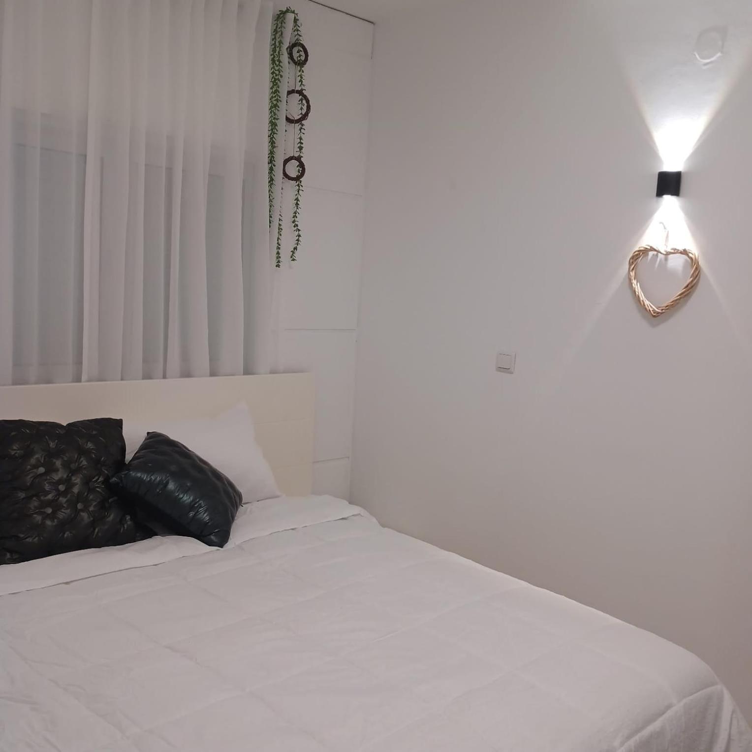 בין העצים Apartment Petach Tikva Екстериор снимка